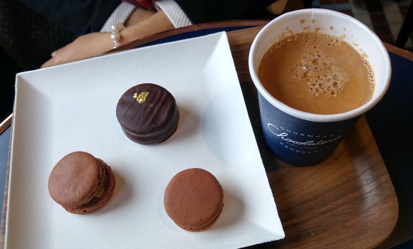 Restaurant La Chocolaterie de Cyril Lignac - Chocolat chaud et macarons