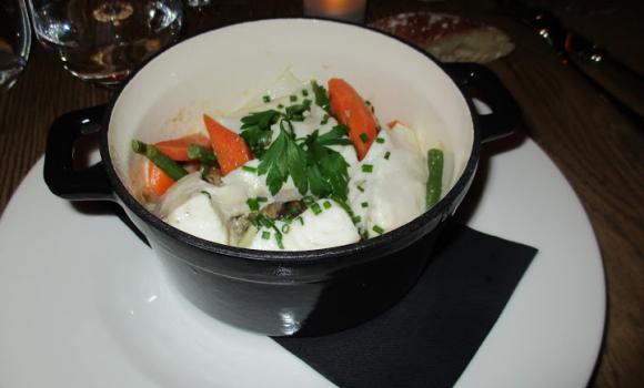 Restaurant La Haute Cloche - Cassolette de bar de ligne aux petits légumes et au beurre blanc