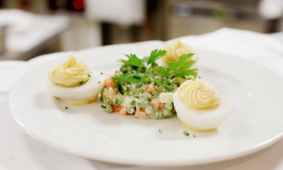 Restaurant La Haute Cloche - Oeufs bio mayonnaise macédoine au couteau