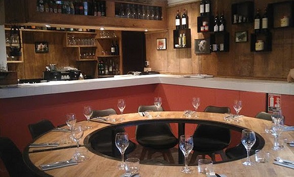 Restaurant Le Cochon Gaulois - Salle avec belle table ronde