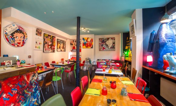 Restaurant Le Costaud des Batignolles - Salle de restaurant et gallerie contemporaine
