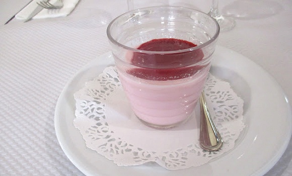 Restaurant Le Saint Joseph - Panna cotta au coulis de fruits rouges