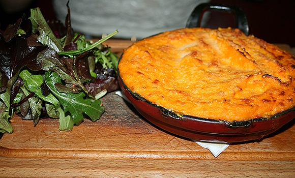 Restaurant Les Fils à Maman - Hachis Parmentier au confit de canard et purée de carottes à la vache qui rit