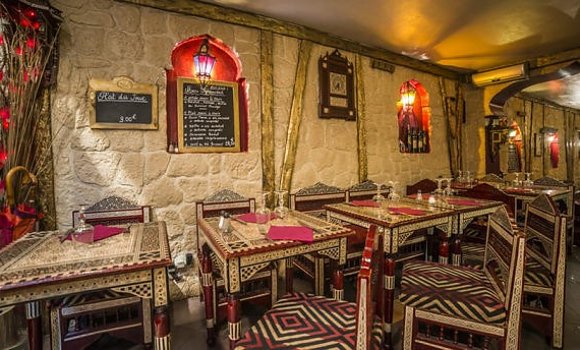 Restaurant Les Saveurs de l'Orient - Salle à l'ambiance vieux paris