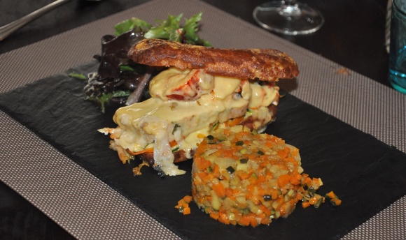 Restaurant Les Voiles - Hot dog au homard breton