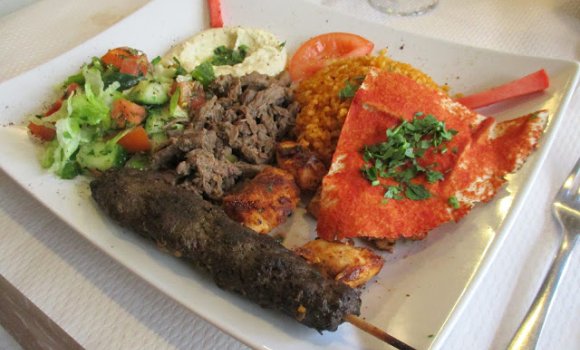 Restaurant Mezze de Beyrouth - Grillades délicieuses : poulet, kafta et boeuf