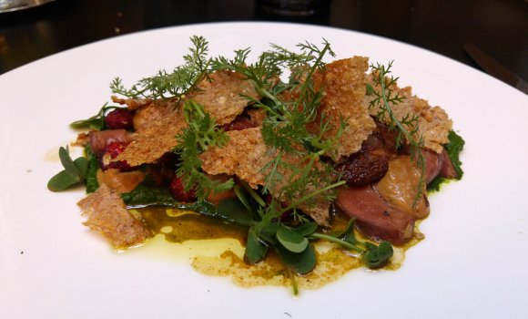 Restaurant Nubé à l'Hôtel Marignan - Chiffonade de canard à l'unilatérale avec fraises des bois et céréales