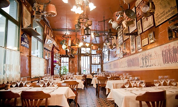 Restaurant Roger la Grenouille - Déco de la salle restée dans son jus