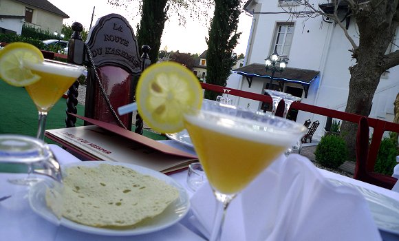 Restaurant La Route du Kashmir - Apéro à la terrasse de La route du Kashmir