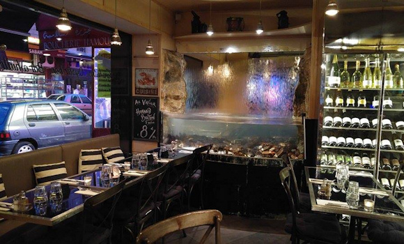 Restaurant Sea Bar Paris Pêche - Belle salle avec un aquarium à Homard