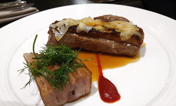 Restaurant La Villa Corse Rive Gauche - Agneau noisettes à la tome de brebis corse, panoufle croustillante à la népita, condiment piquillos