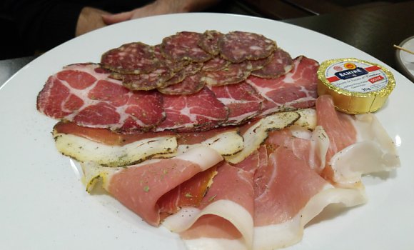 Restaurant La Villa Corse Rive Gauche - Assiette de charcuterie Corse
