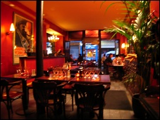Photo restaurant paris Bakara Lounge - Grande salle à l'ambiance décontractée