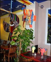 Photo restaurant paris Bochica - Une ambiance gaie et colorée.
