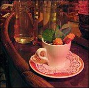 Photo restaurant paris Les Bombis - La Soupe au chocolat et<br> ses mouillettes de pain d'épice