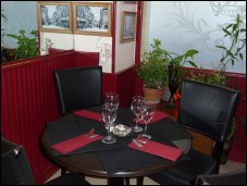 Photo restaurant paris Le Coin des Amis - Une lumière dans la nuit...
