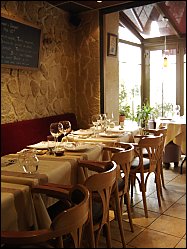 Photo restaurant paris L'Escapade Mère Grand - Une salle aérée