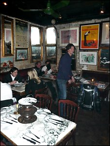 Photo restaurant paris Heureux comme Alexandre - Christophe nous accueille dans une ambiance brocante