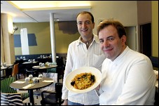 Photo restaurant paris Impro'Vista - L'équipe travaille en duo efficace