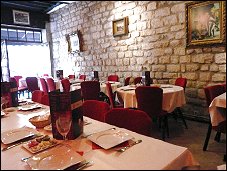 Photo restaurant paris Le Khalife - Poutres et belle hauteur sous plafond