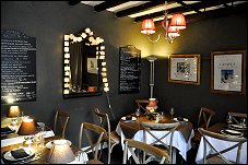Photo restaurant paris L'Oie Cendrée - Les tables rondes sont confortables