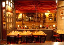 Photo restaurant paris La Rose de France - Vue imprenable sur une place calmissime